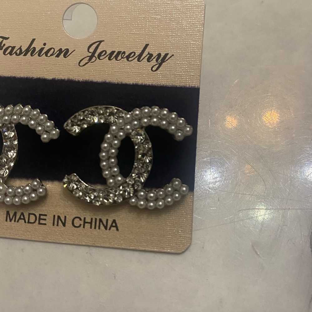 Nwt Fashion earrings - Picture 5 of 5